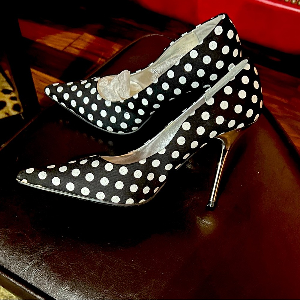 Black and white 4 inch dotted shoes